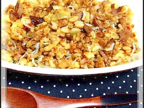 五目チャーハンの素でチャーハン 具を追加 レシピ 作り方 By ねうしとら子 楽天レシピ